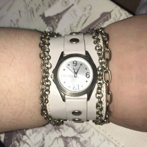 White Watch bracelet with a chain . Batteries not include it.